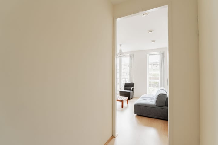 Photo 6 of Suze Robertsonstraat 57