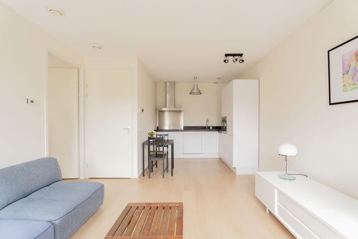 Photo 8 of Suze Robertsonstraat 57