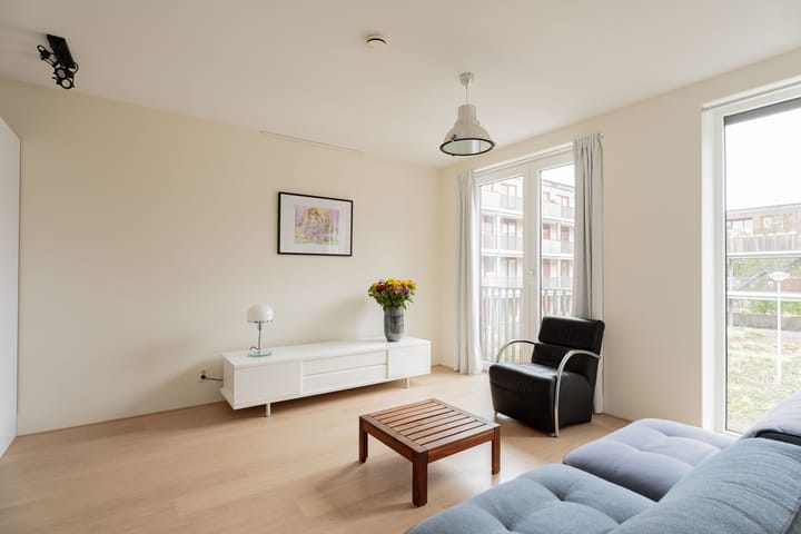 Photo 11 of Suze Robertsonstraat 57