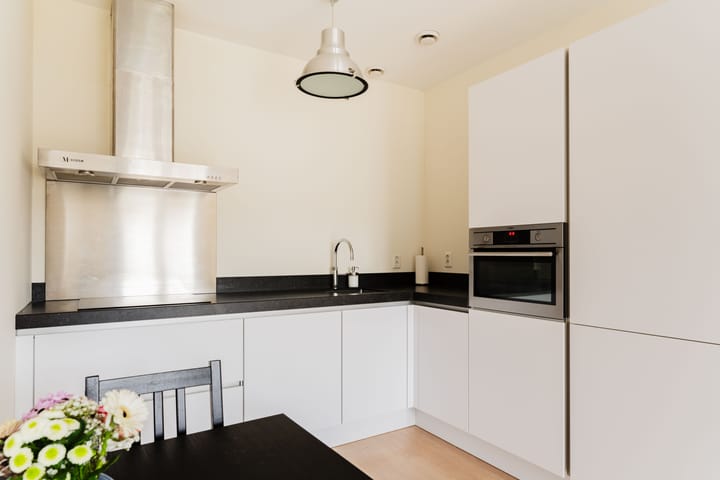 Photo 13 of Suze Robertsonstraat 57