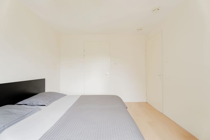 Photo 17 of Suze Robertsonstraat 57