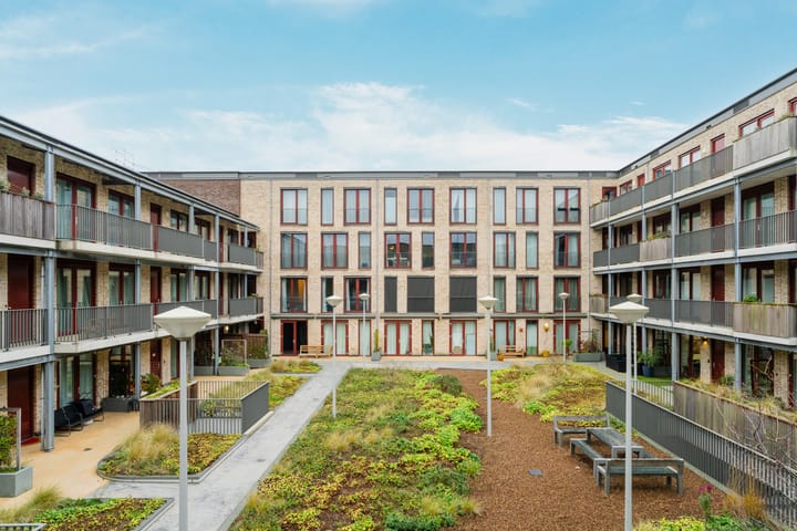 Photo 22 of Suze Robertsonstraat 57