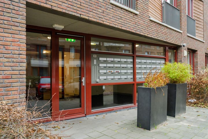 Photo 25 of Suze Robertsonstraat 57