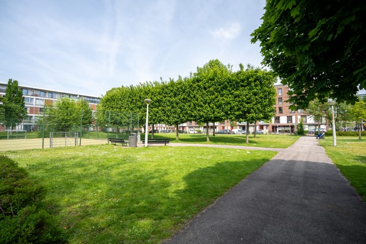 Photo 31 of Suze Robertsonstraat 57