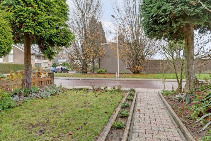 Photo 2 of Van Hogendorpstraat 11