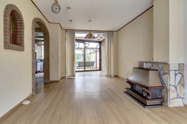 Photo 6 of Van Hogendorpstraat 11