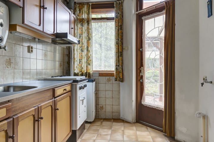 Photo 11 of Van Hogendorpstraat 11