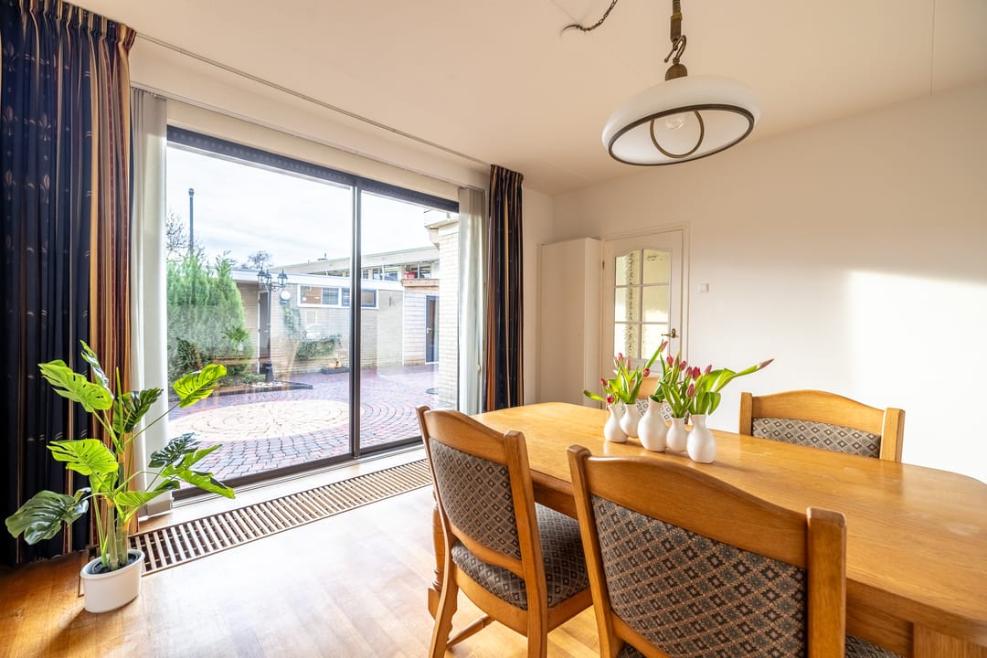 Foto 7 van van Limburg Stirumlaan 60