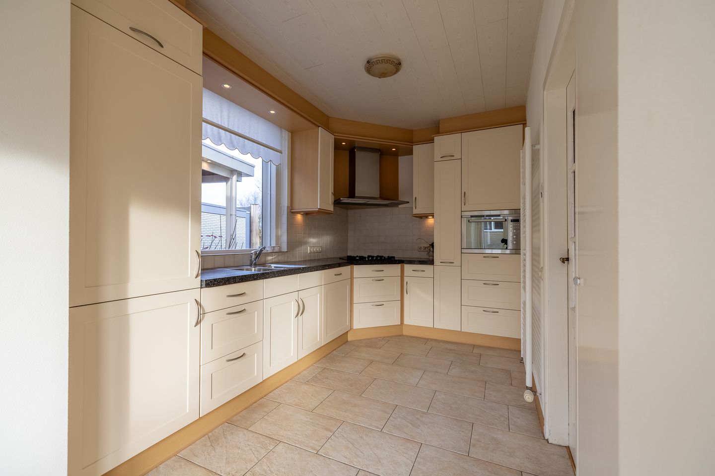 Foto 10 van van Limburg Stirumlaan 60