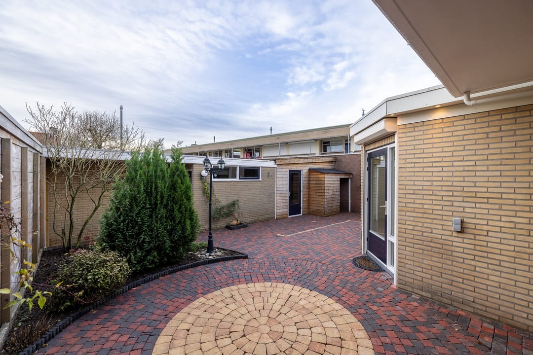 Foto 16 van van Limburg Stirumlaan 60