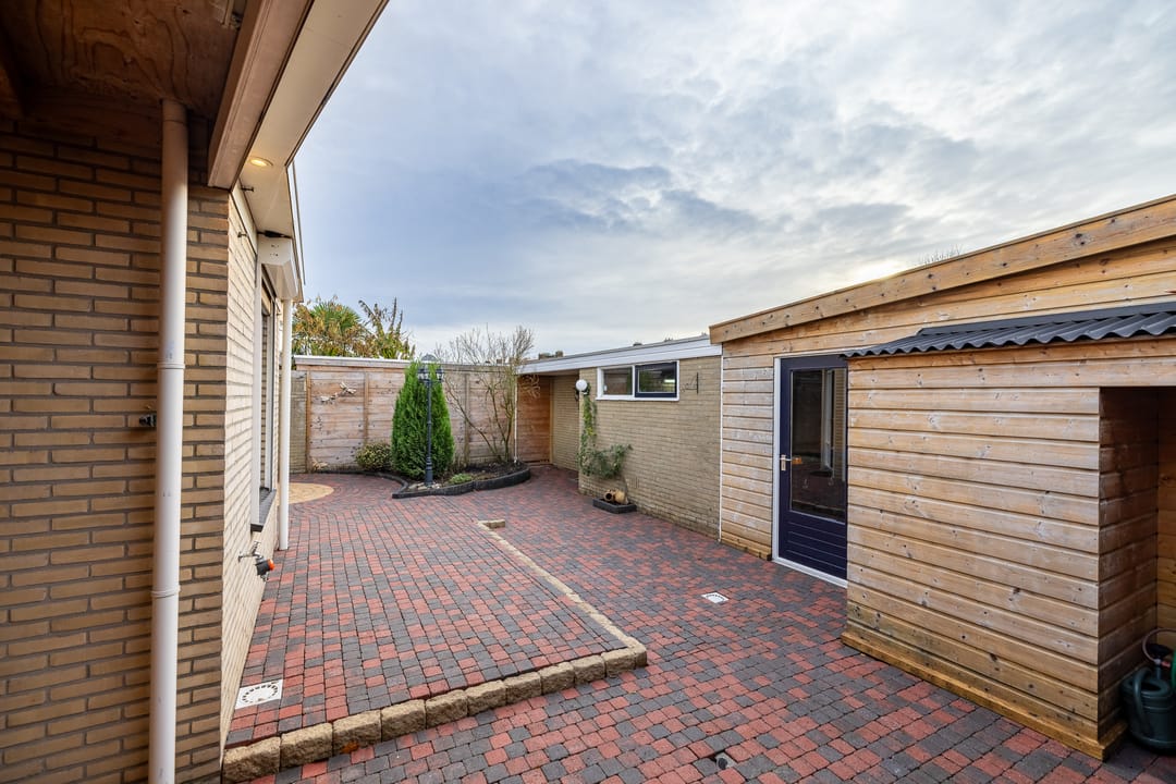 Foto 17 van van Limburg Stirumlaan 60