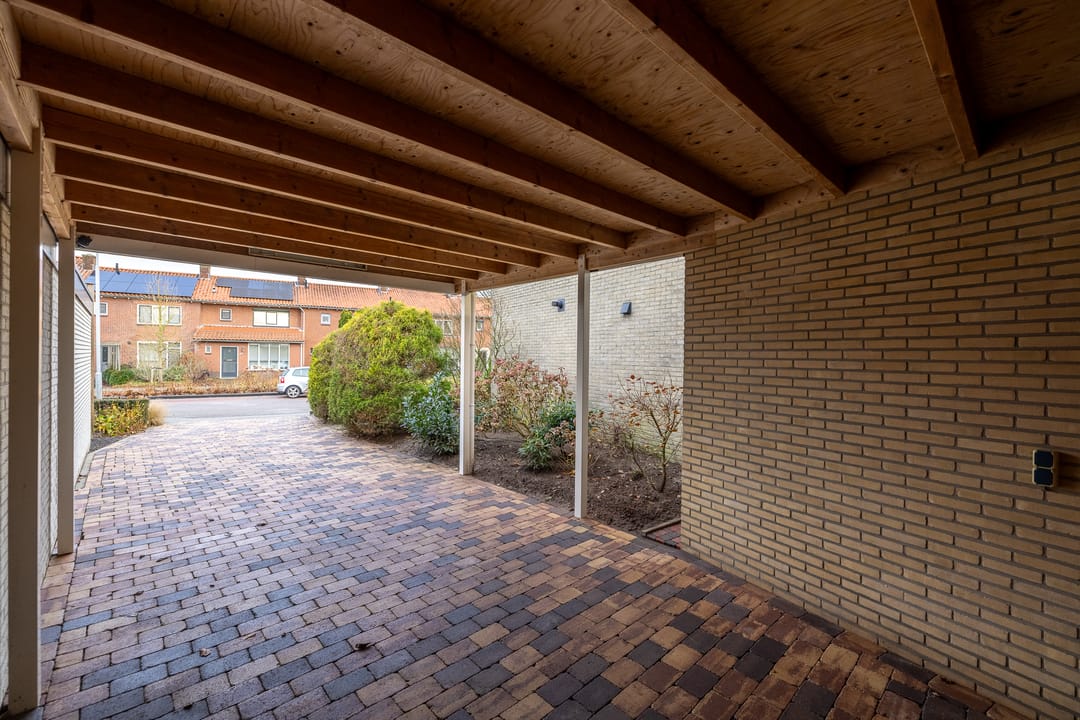 Foto 22 van van Limburg Stirumlaan 60