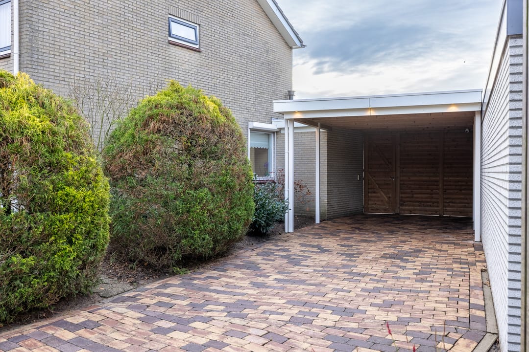 Foto 23 van van Limburg Stirumlaan 60