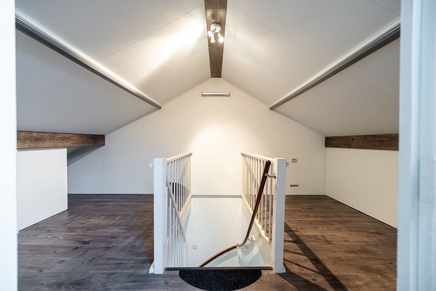 Foto 44 van van Limburg Stirumlaan 60