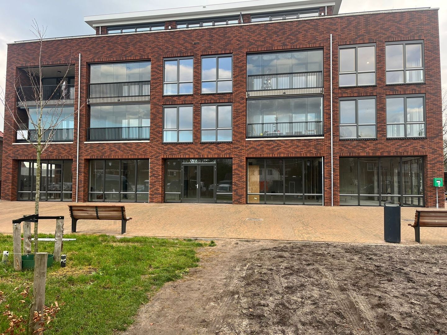 Bekijk foto 2 van Terpstraat 1