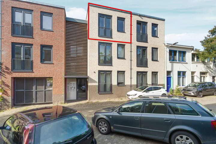 Foto 22 van Paulstraat 27-2