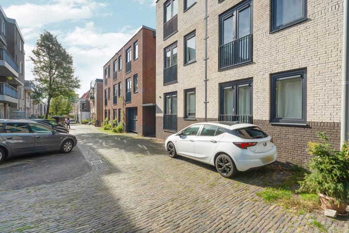 Foto 23 van Paulstraat 27-2