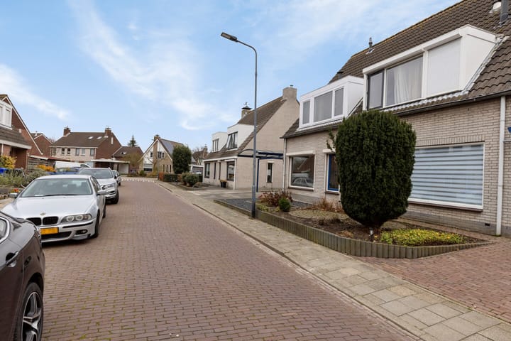 Photo 4 of Haringvlietstraat 17