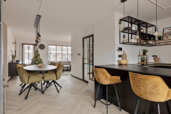 Photo 10 of Haringvlietstraat 17