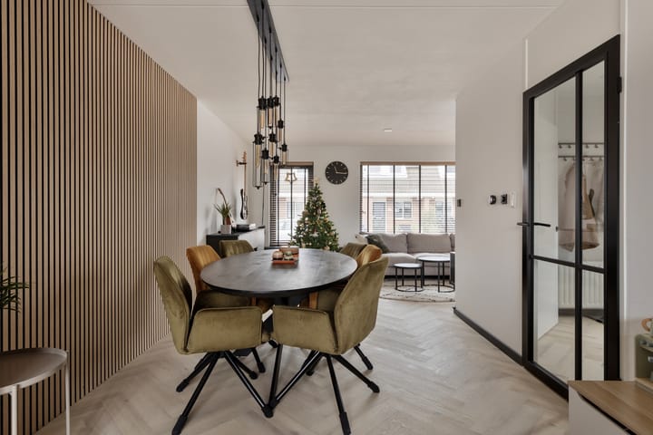 Photo 11 of Haringvlietstraat 17