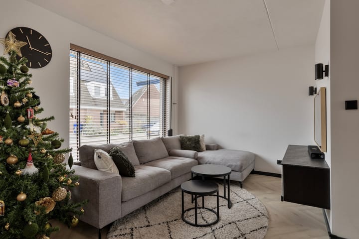 Photo 12 of Haringvlietstraat 17