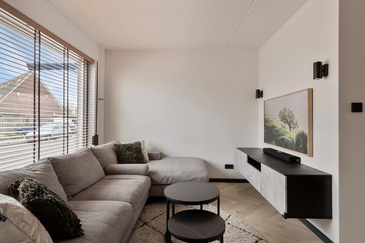 Photo 13 of Haringvlietstraat 17