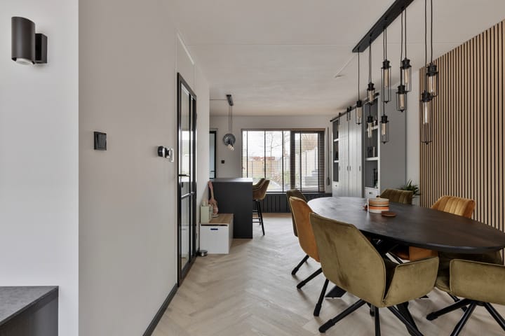 Photo 15 of Haringvlietstraat 17