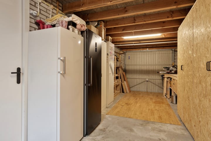 Photo 26 of Haringvlietstraat 17