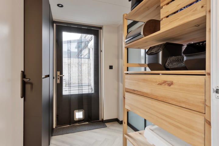 Photo 28 of Haringvlietstraat 17