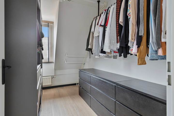 Photo 33 of Haringvlietstraat 17