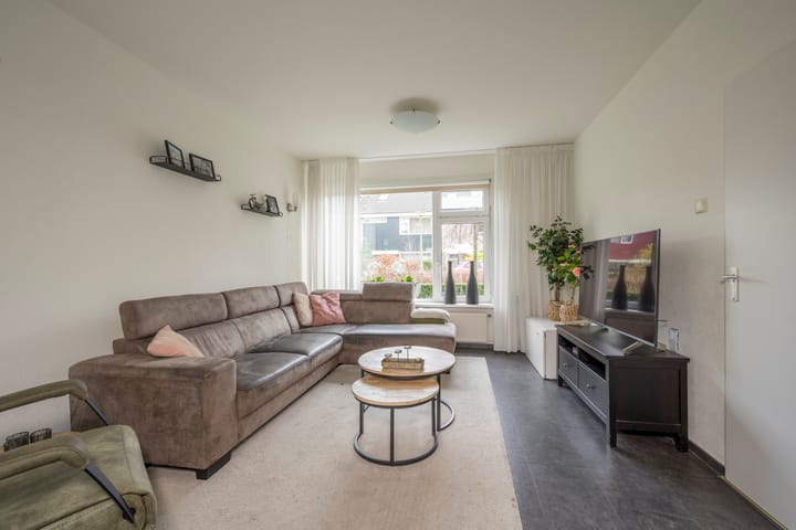 Photo 4 of Van Oldenbarneveltstraat 52