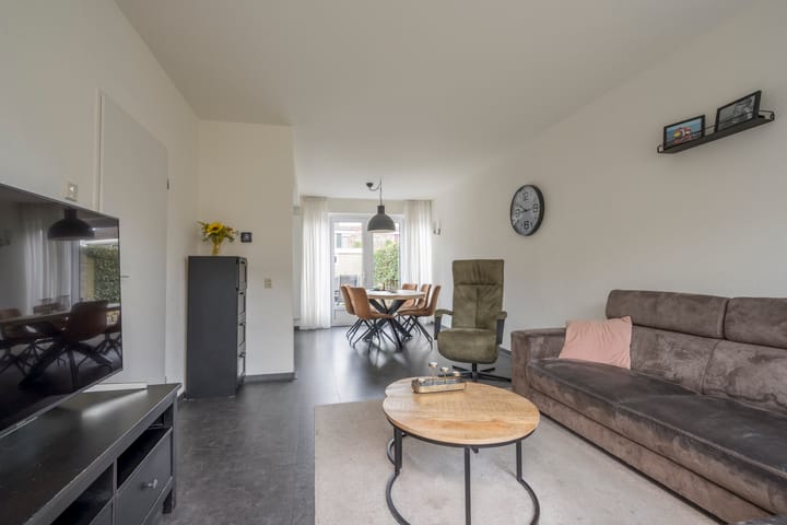 Photo 5 of Van Oldenbarneveltstraat 52