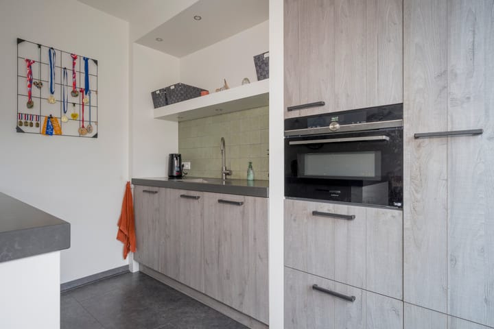 Photo 8 of Van Oldenbarneveltstraat 52