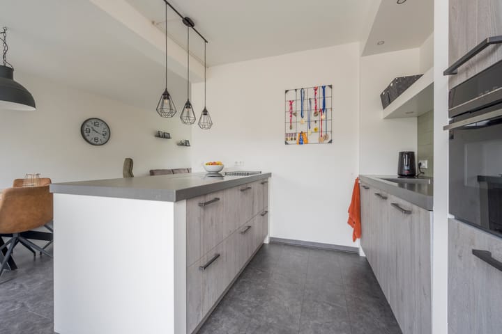 Photo 9 of Van Oldenbarneveltstraat 52