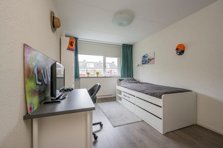 Photo 20 of Van Oldenbarneveltstraat 52