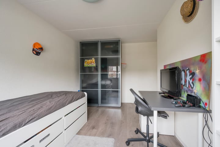 Photo 21 of Van Oldenbarneveltstraat 52