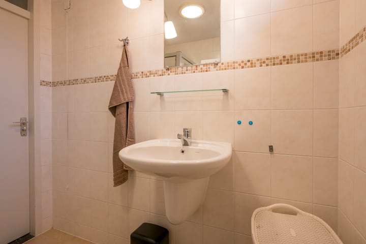 Photo 25 of Van Oldenbarneveltstraat 52