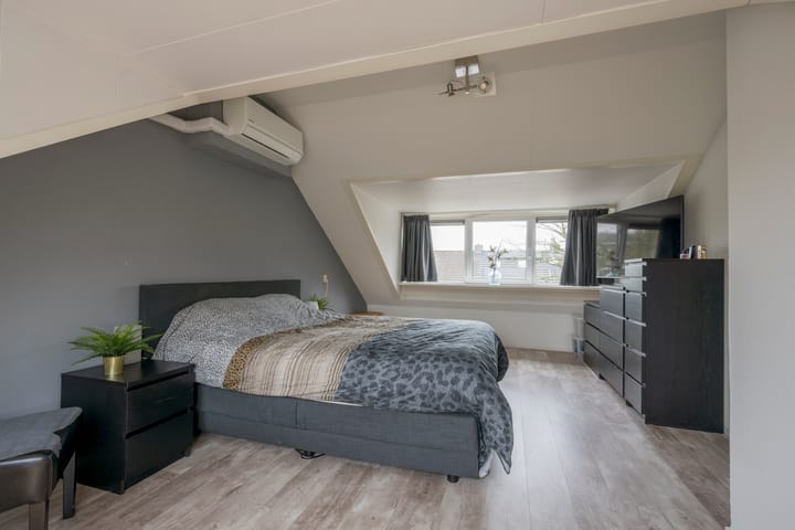 Photo 26 of Van Oldenbarneveltstraat 52