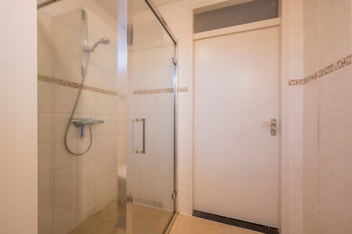 Photo 24 of Van Oldenbarneveltstraat 52