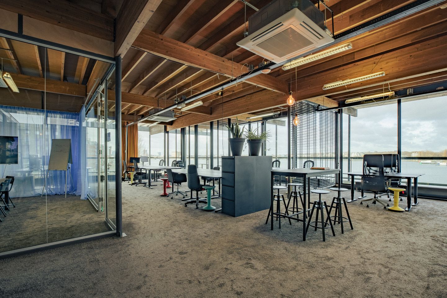 View photo 1 of KNSM-laan 171