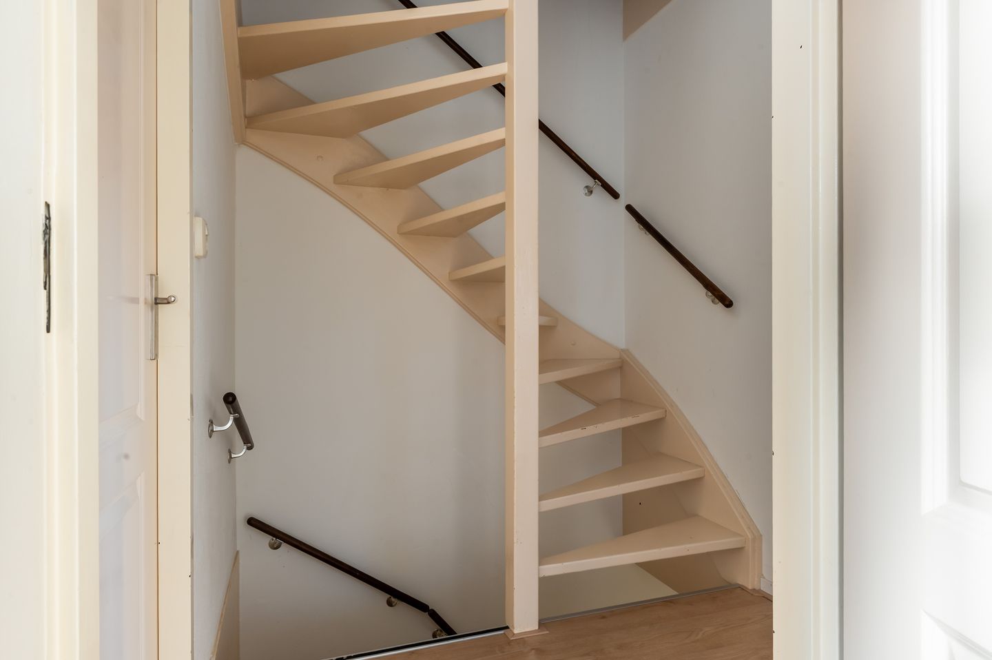 Foto 14 van Keizersmantel 15-A