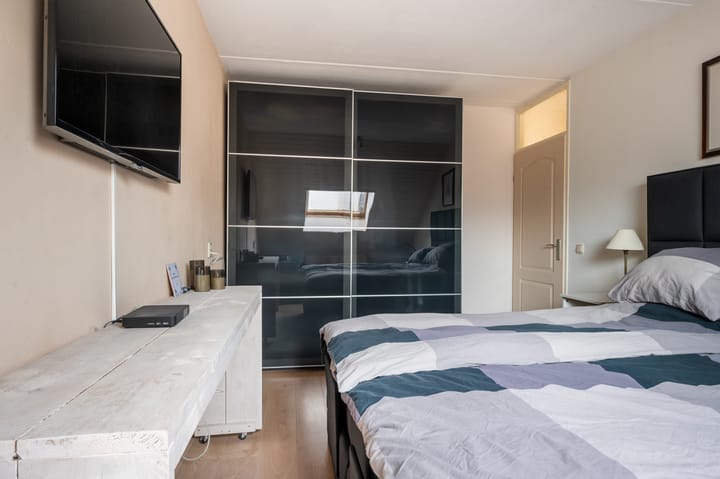 Foto 15 van Keizersmantel 15-A