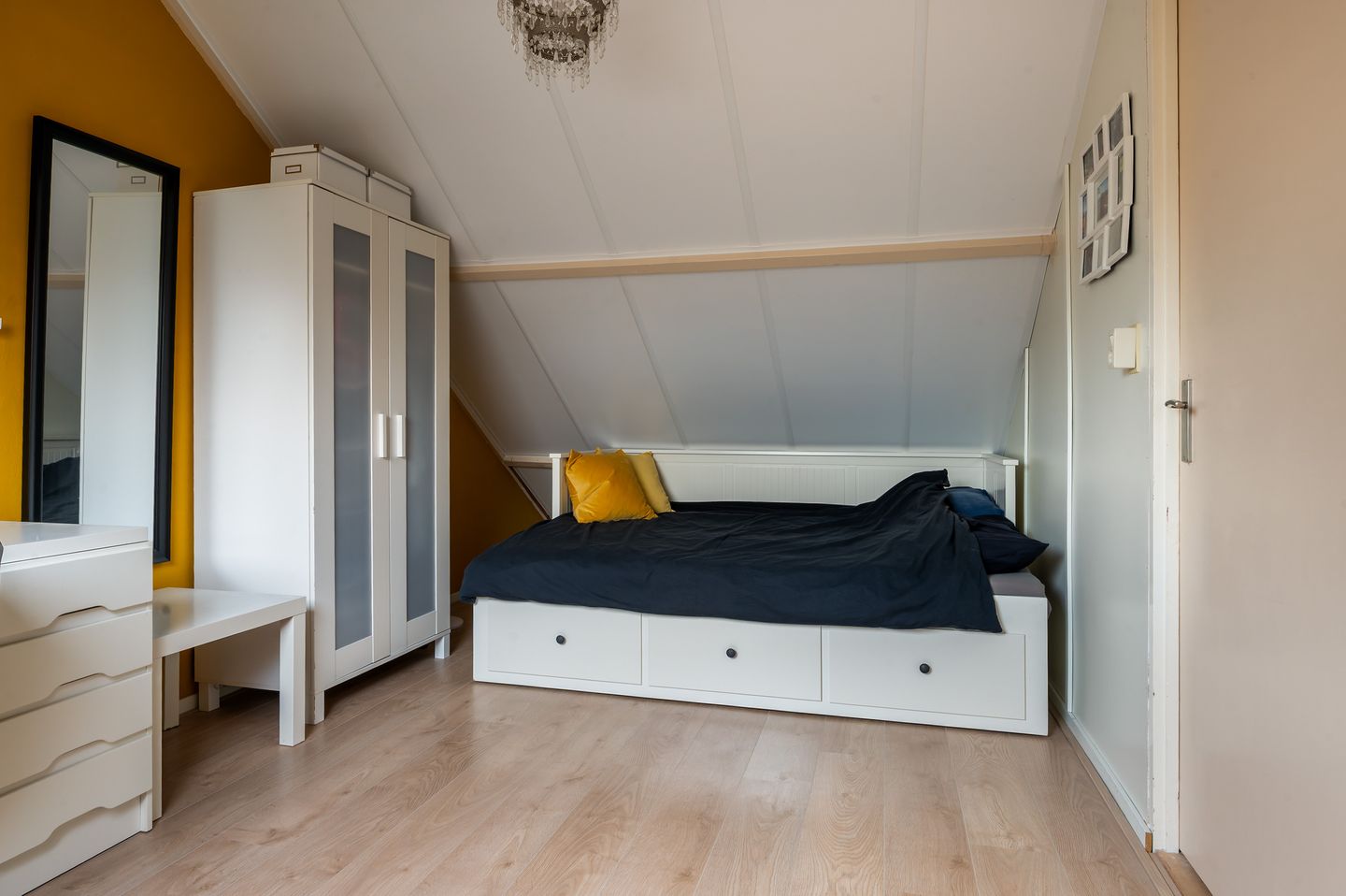 Foto 25 van Keizersmantel 15-A