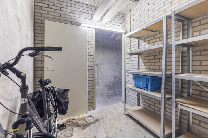 Foto 23 van van Harinxmaplein 128