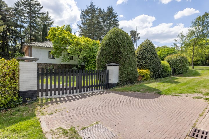 Photo 36 of Cornelis Evertsenlaan 7