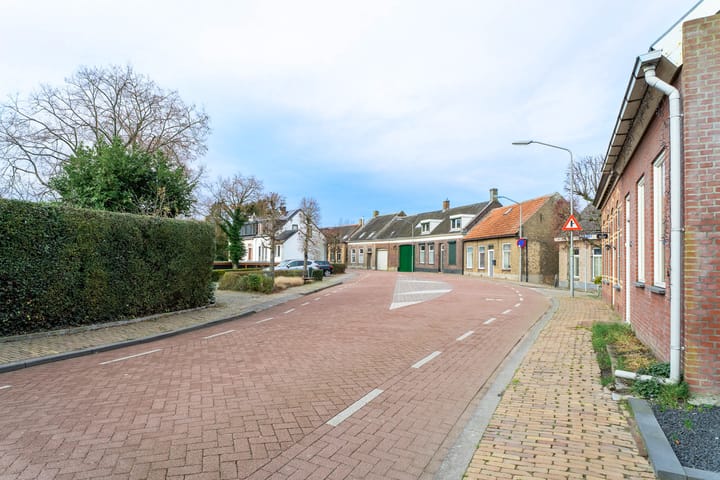 Photo 35 of Spoorstraat 12