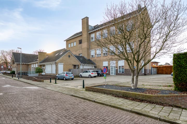 Photo 21 of Maanstraat 16-A