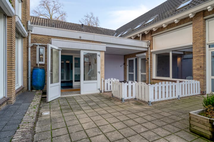 Photo 26 of Maanstraat 16-A