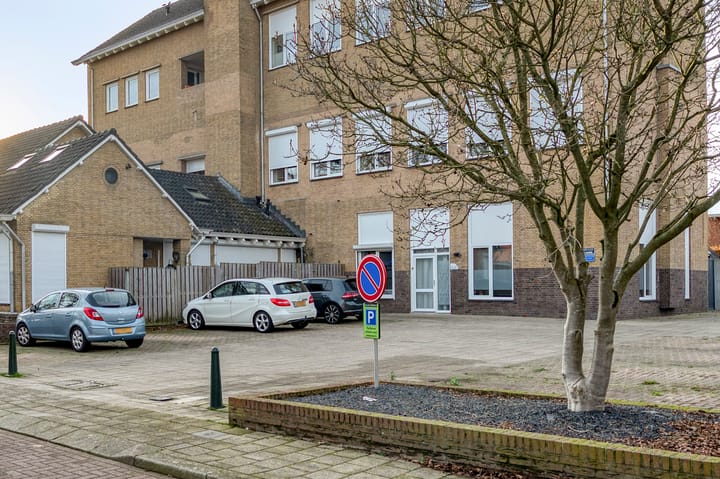 Photo 22 of Maanstraat 16-A