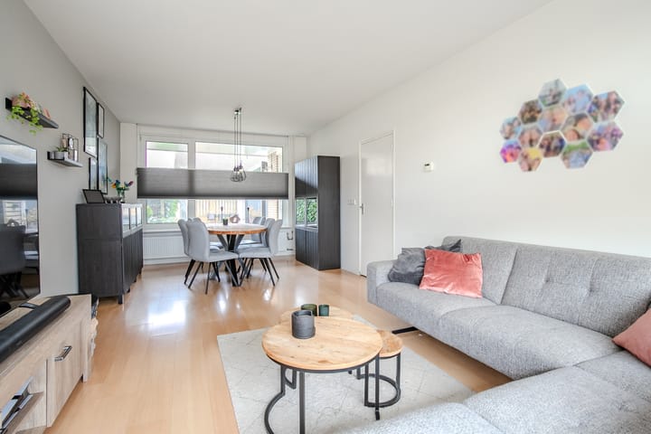 Photo 2 of Van Mereheymstraat 6